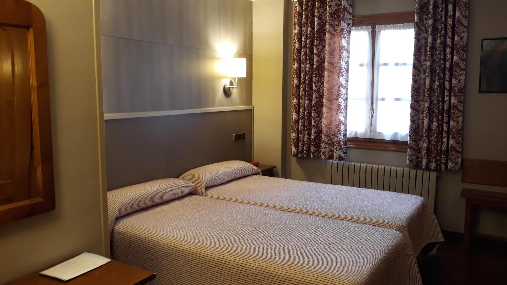 Hotel Aragueells Бенаске Экстерьер фото