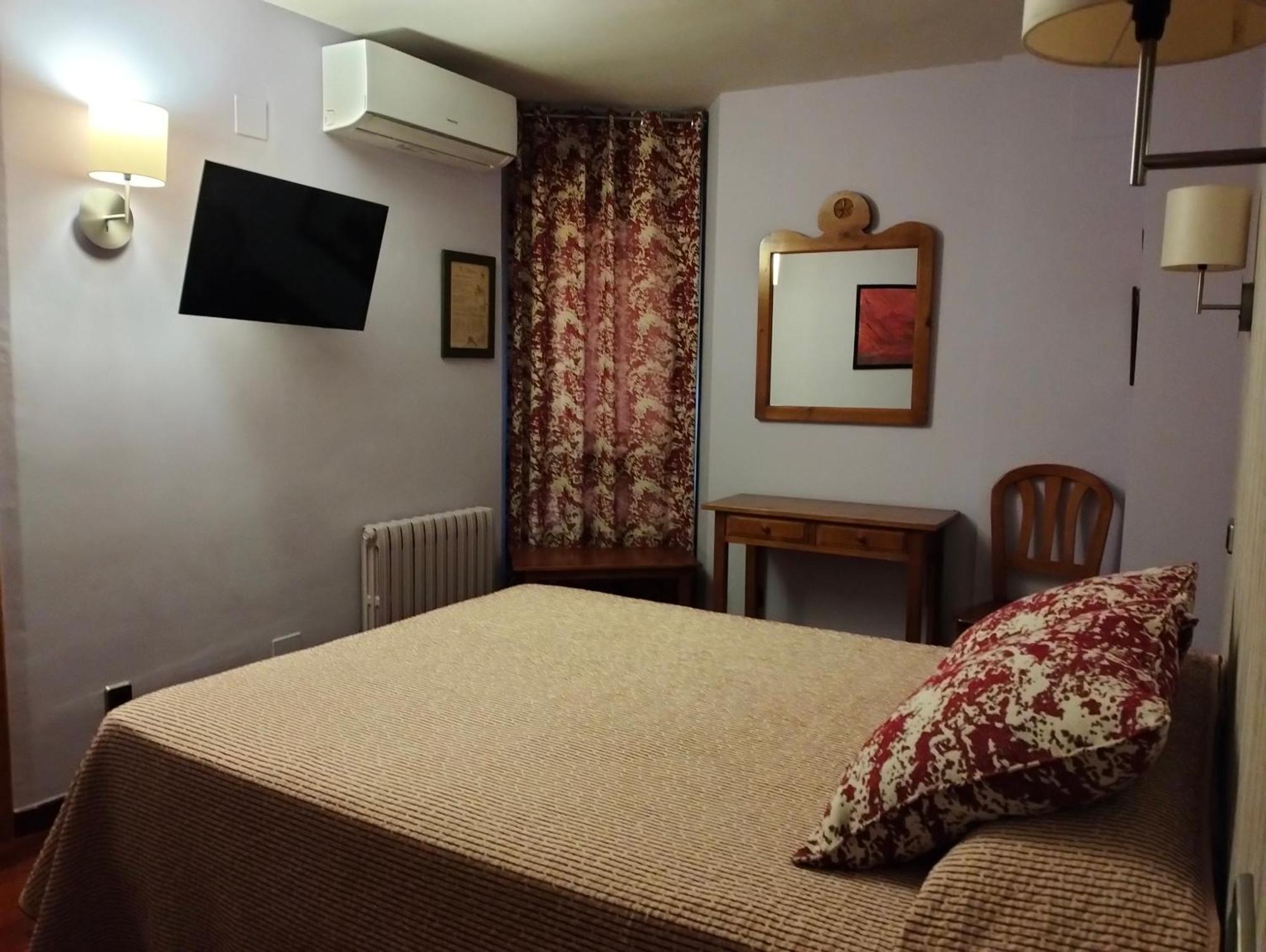 Hotel Aragueells Бенаске Экстерьер фото