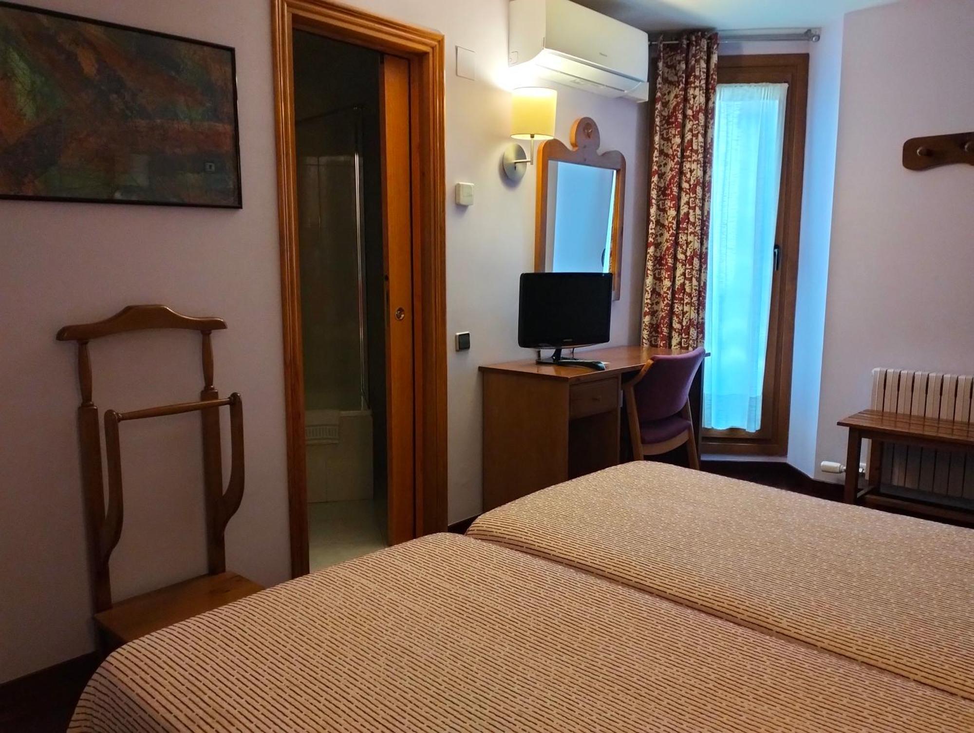 Hotel Aragueells Бенаске Экстерьер фото