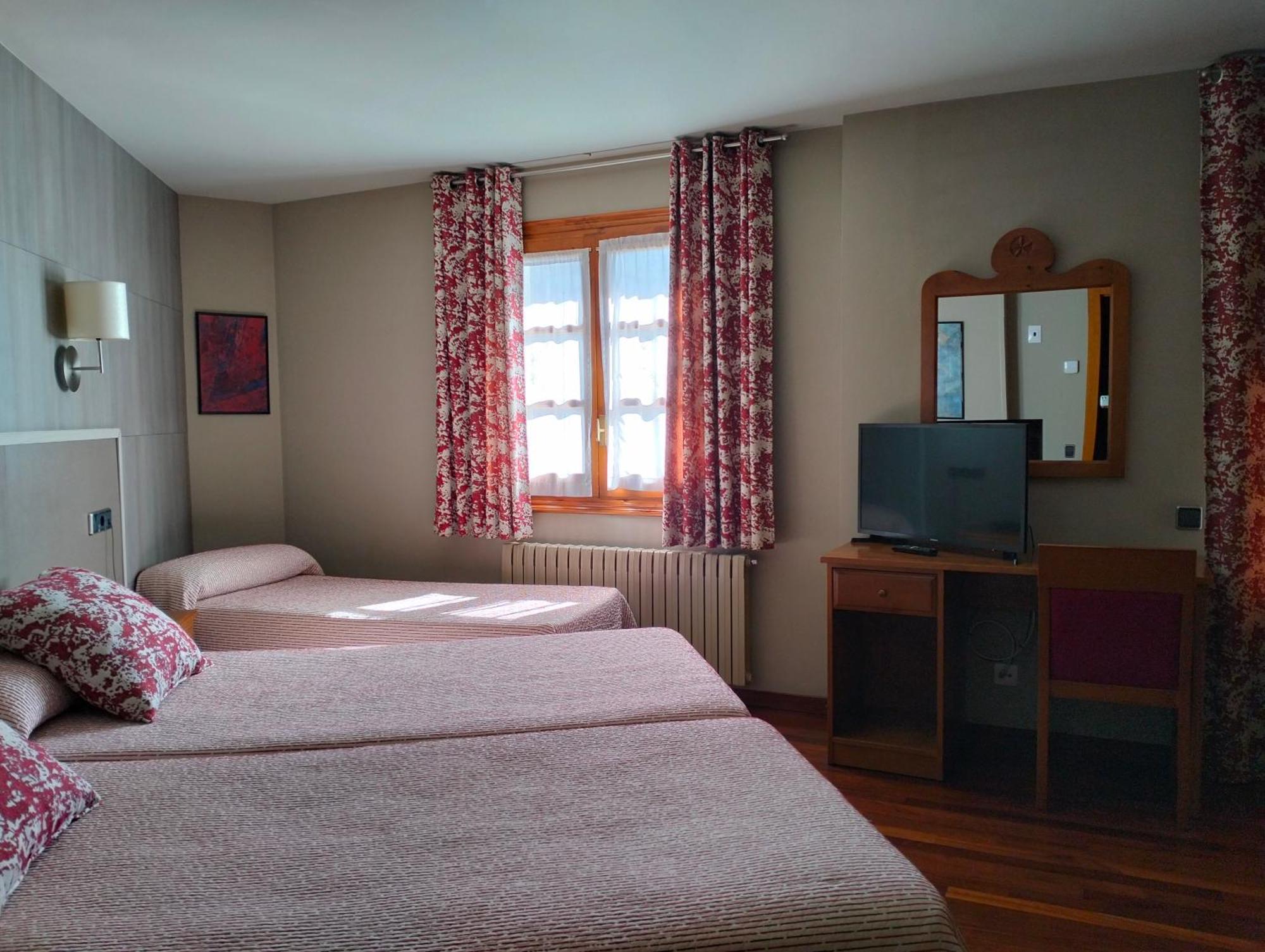 Hotel Aragueells Бенаске Экстерьер фото