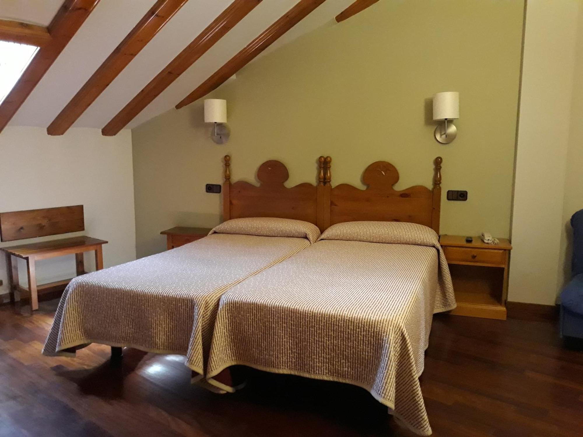 Hotel Aragueells Бенаске Экстерьер фото