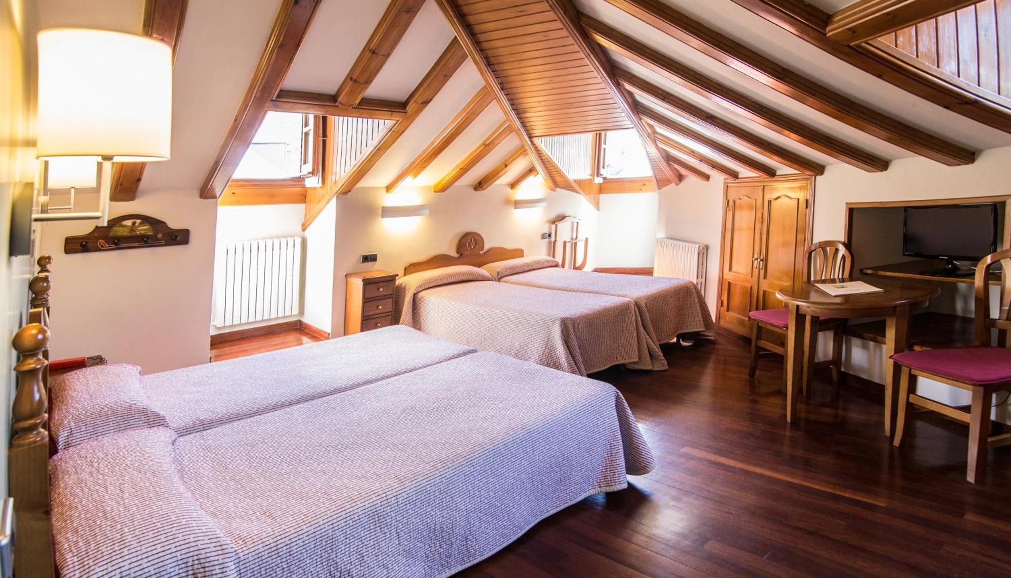 Hotel Aragueells Бенаске Экстерьер фото
