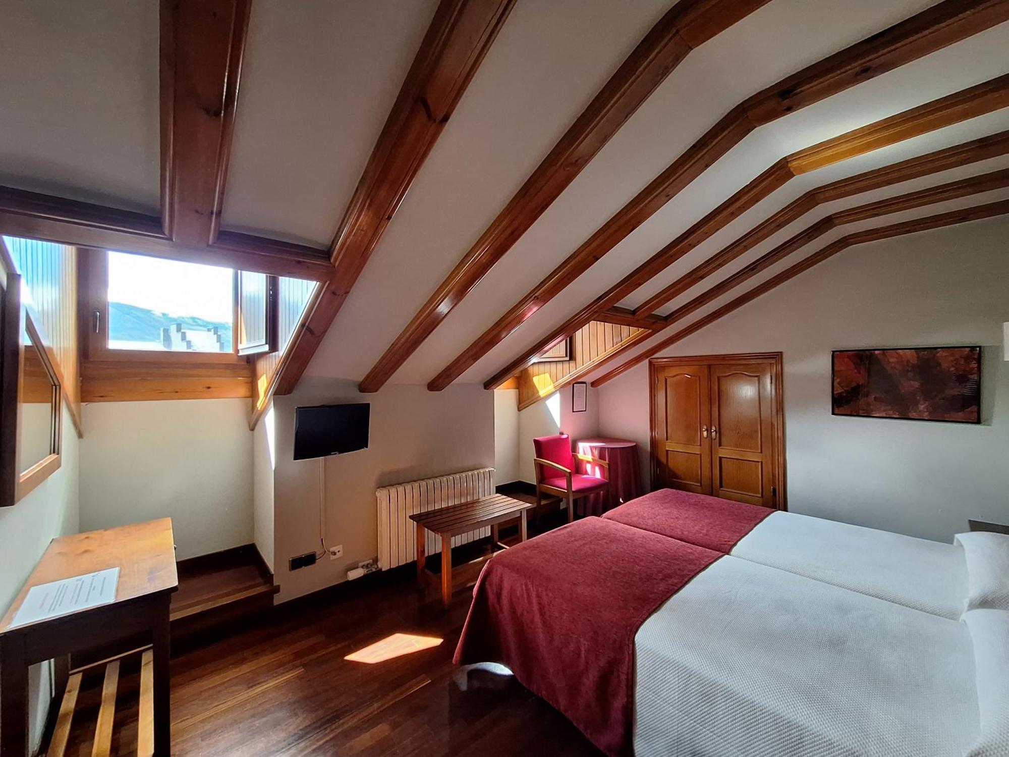 Hotel Aragueells Бенаске Экстерьер фото