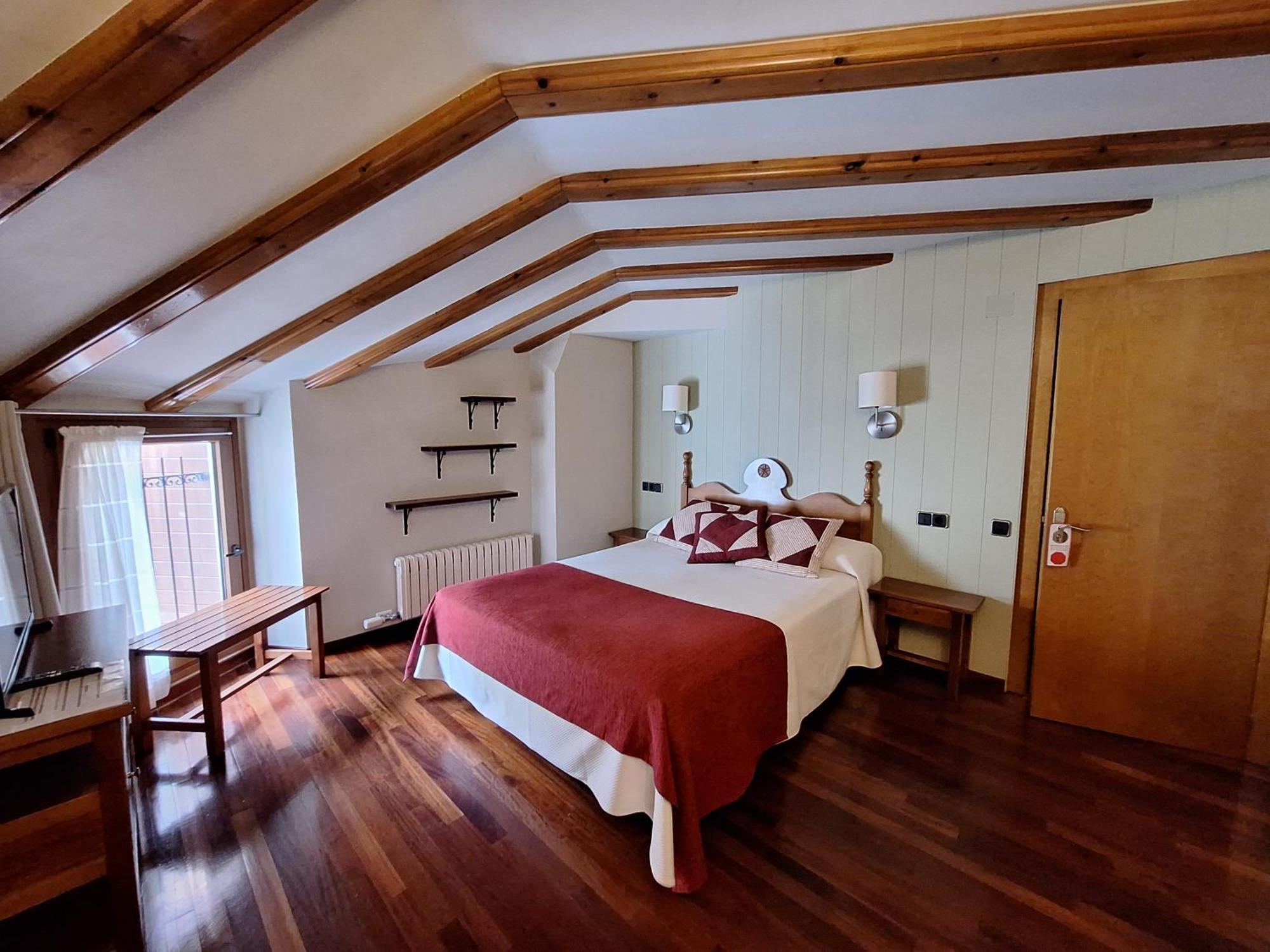 Hotel Aragueells Бенаске Экстерьер фото