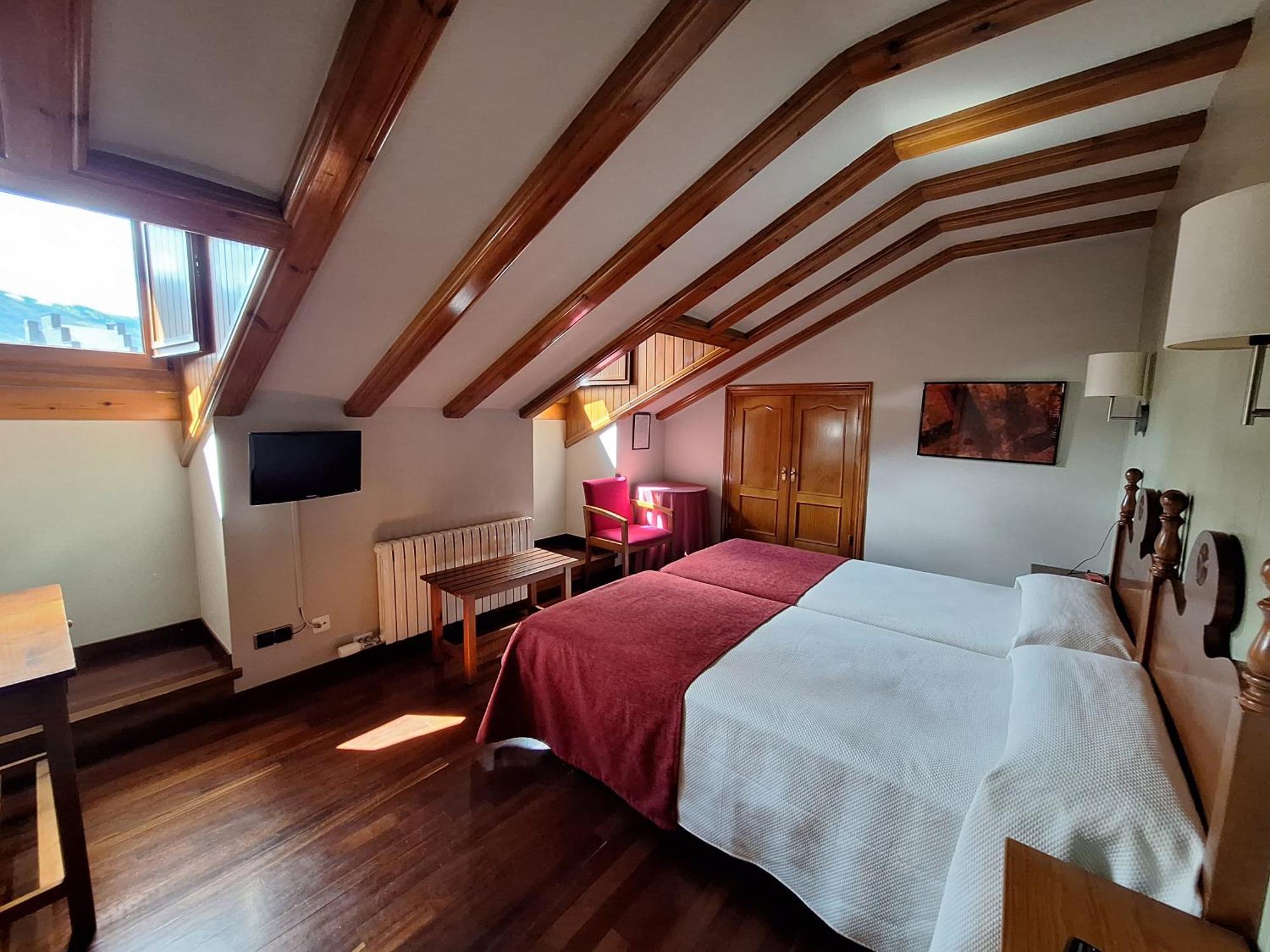 Hotel Aragueells Бенаске Экстерьер фото