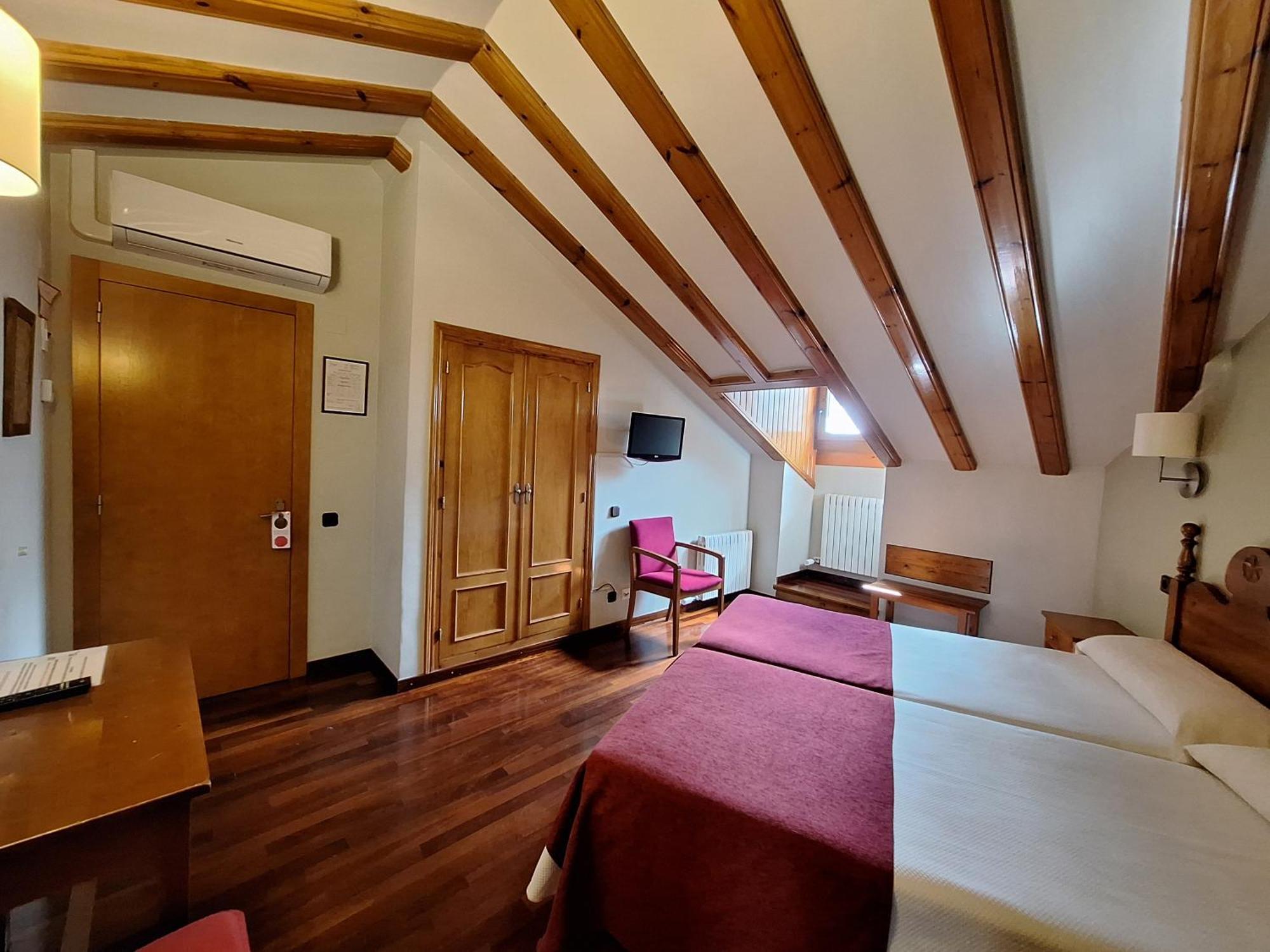 Hotel Aragueells Бенаске Экстерьер фото