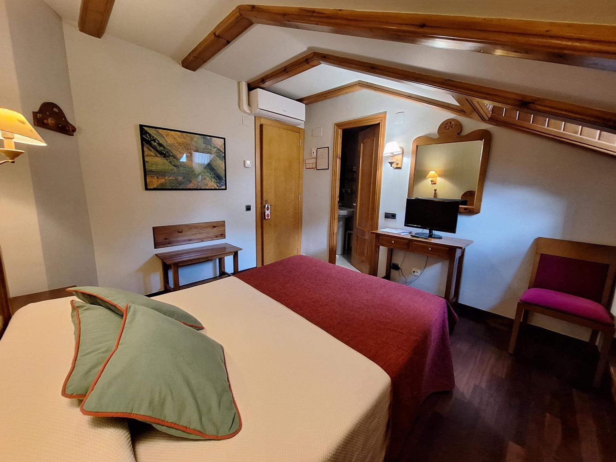 Hotel Aragueells Бенаске Экстерьер фото