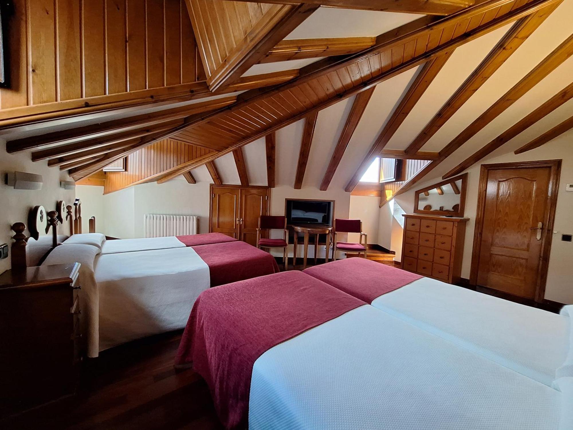 Hotel Aragueells Бенаске Экстерьер фото