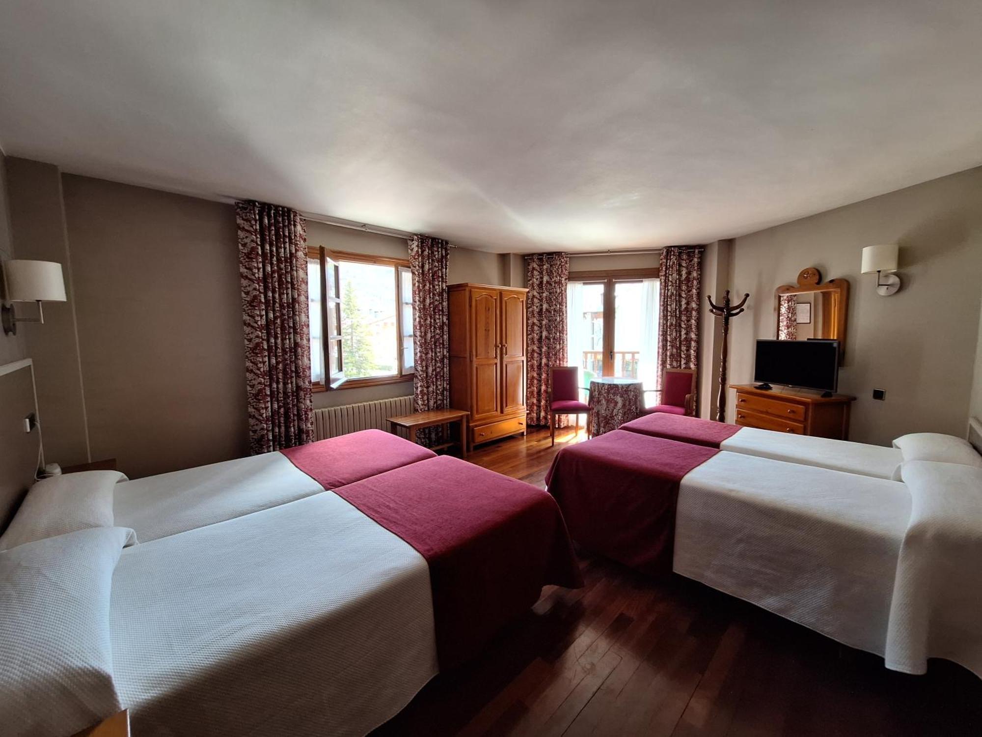 Hotel Aragueells Бенаске Экстерьер фото