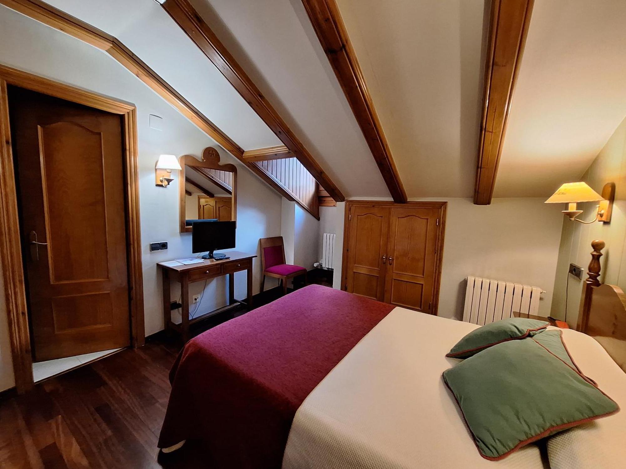 Hotel Aragueells Бенаске Экстерьер фото