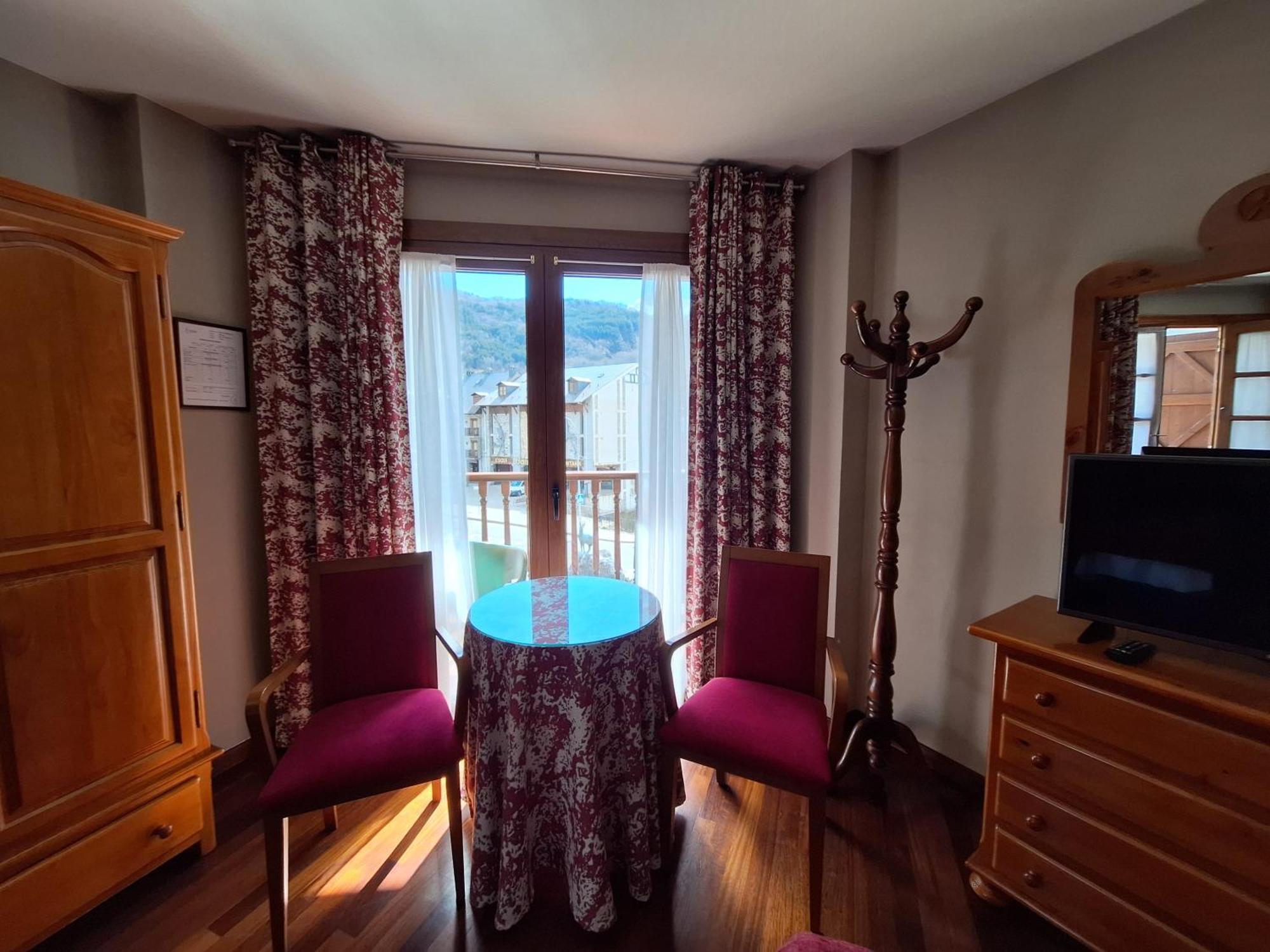Hotel Aragueells Бенаске Экстерьер фото