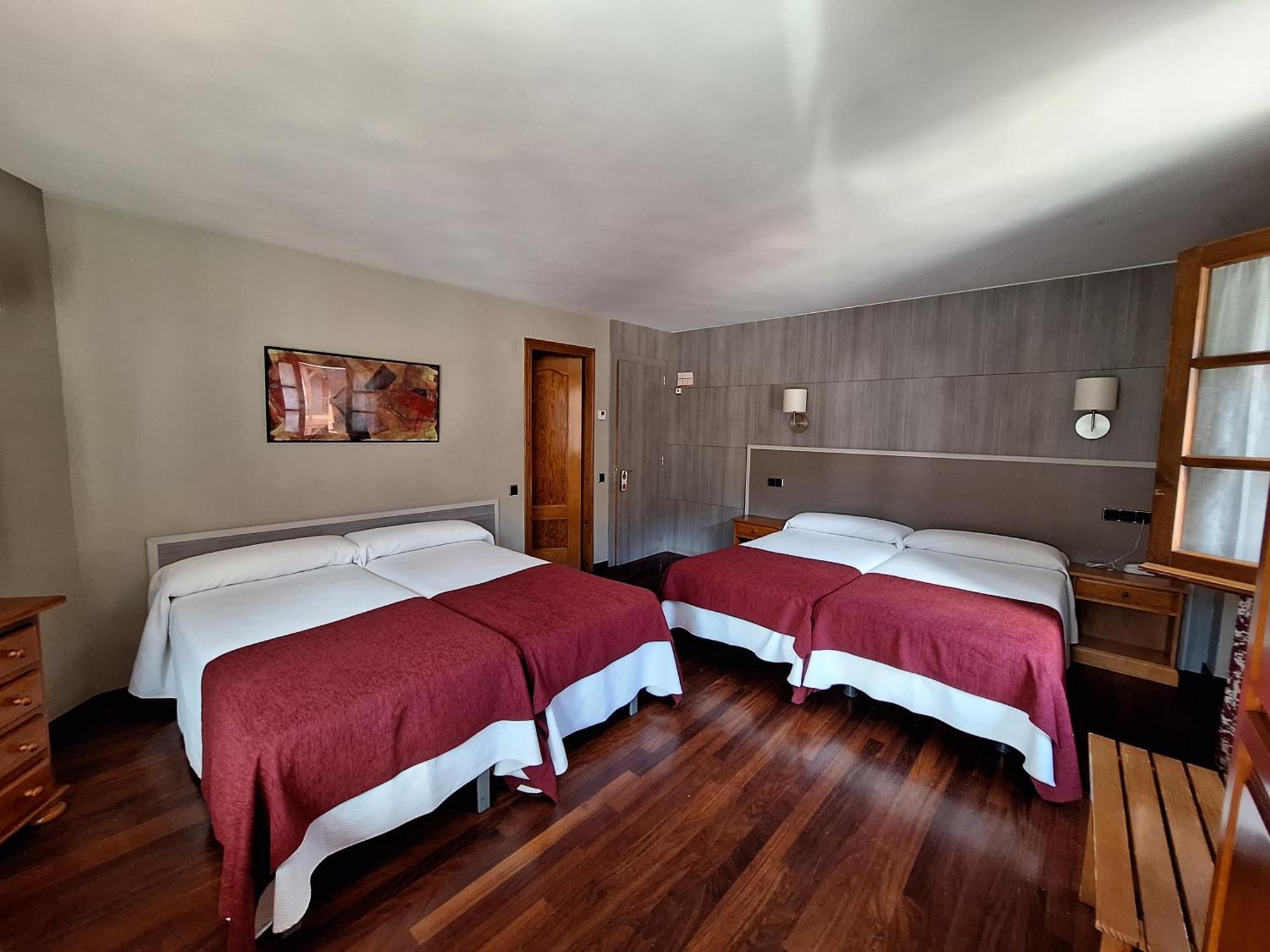 Hotel Aragueells Бенаске Экстерьер фото