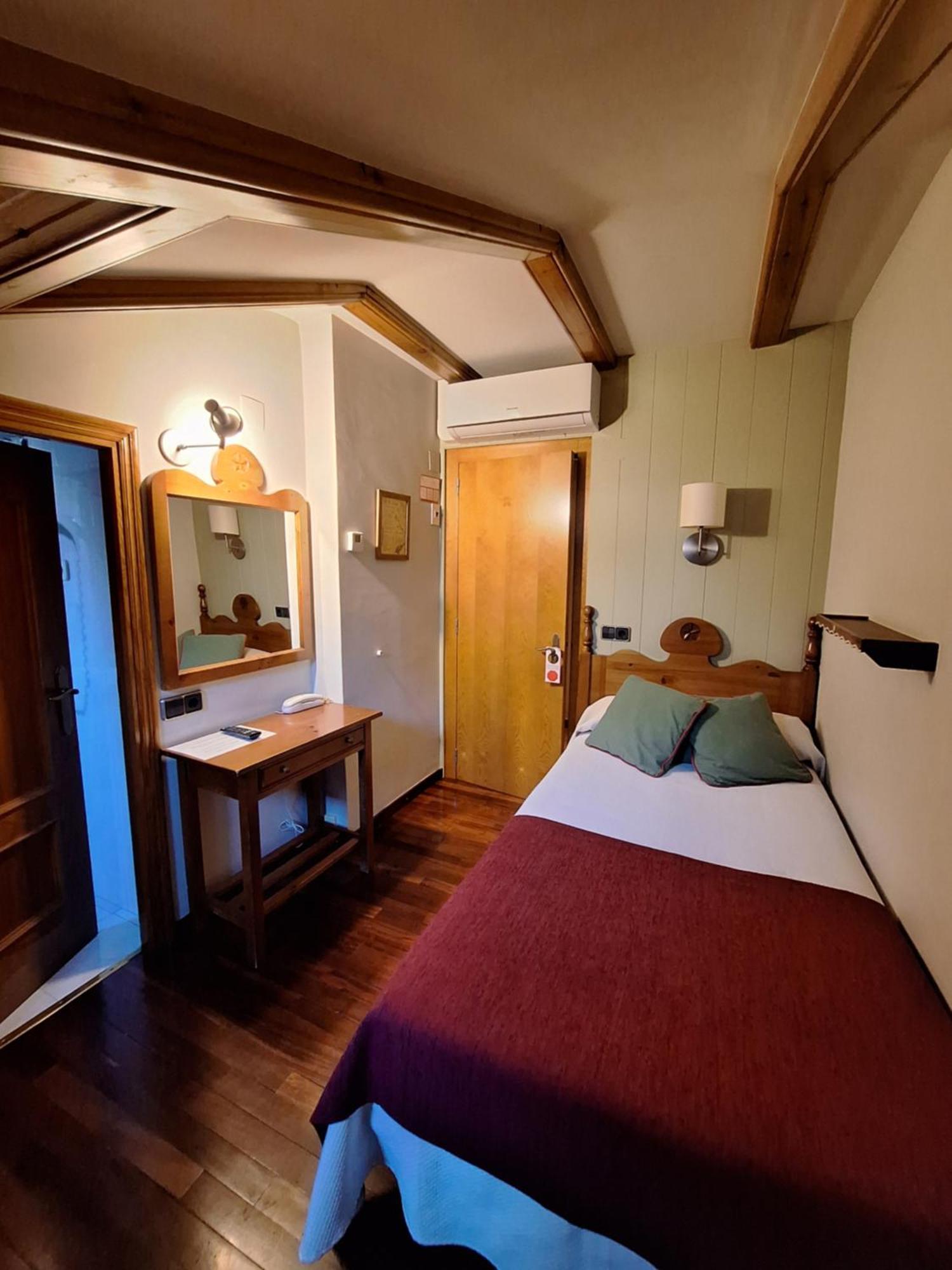 Hotel Aragueells Бенаске Экстерьер фото