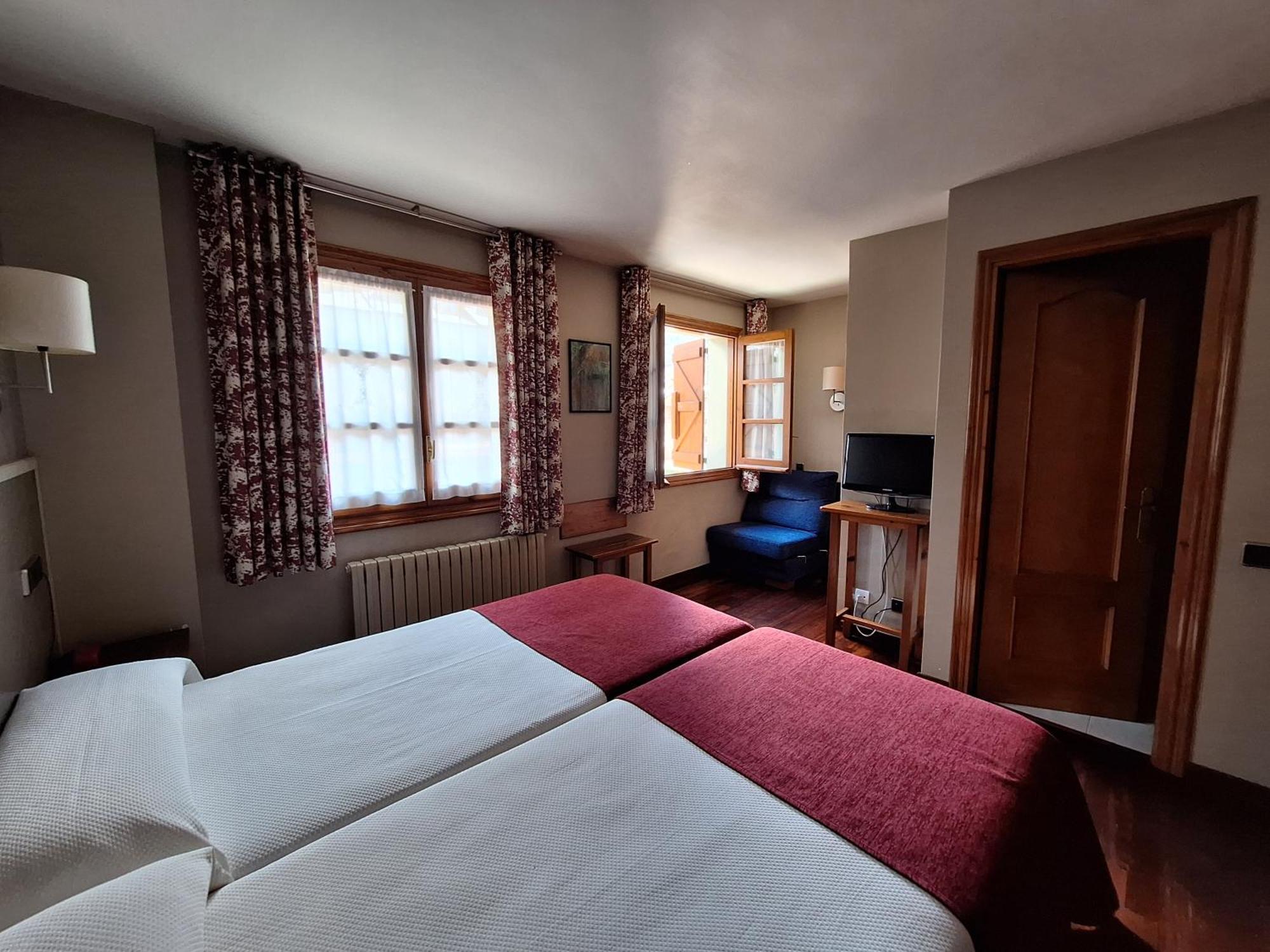 Hotel Aragueells Бенаске Экстерьер фото