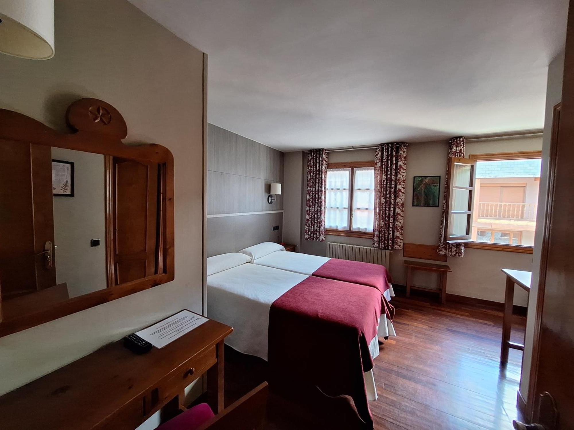 Hotel Aragueells Бенаске Экстерьер фото