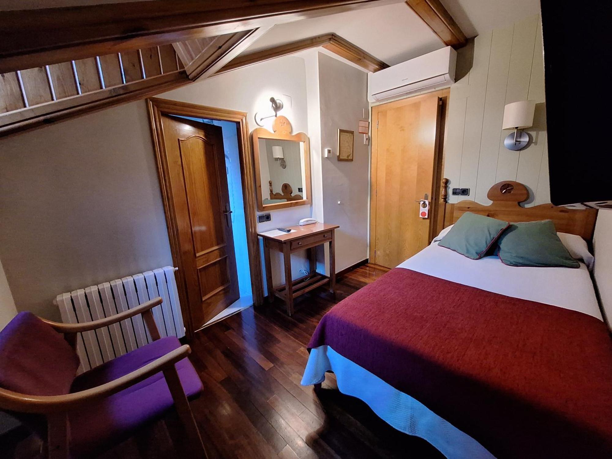 Hotel Aragueells Бенаске Экстерьер фото
