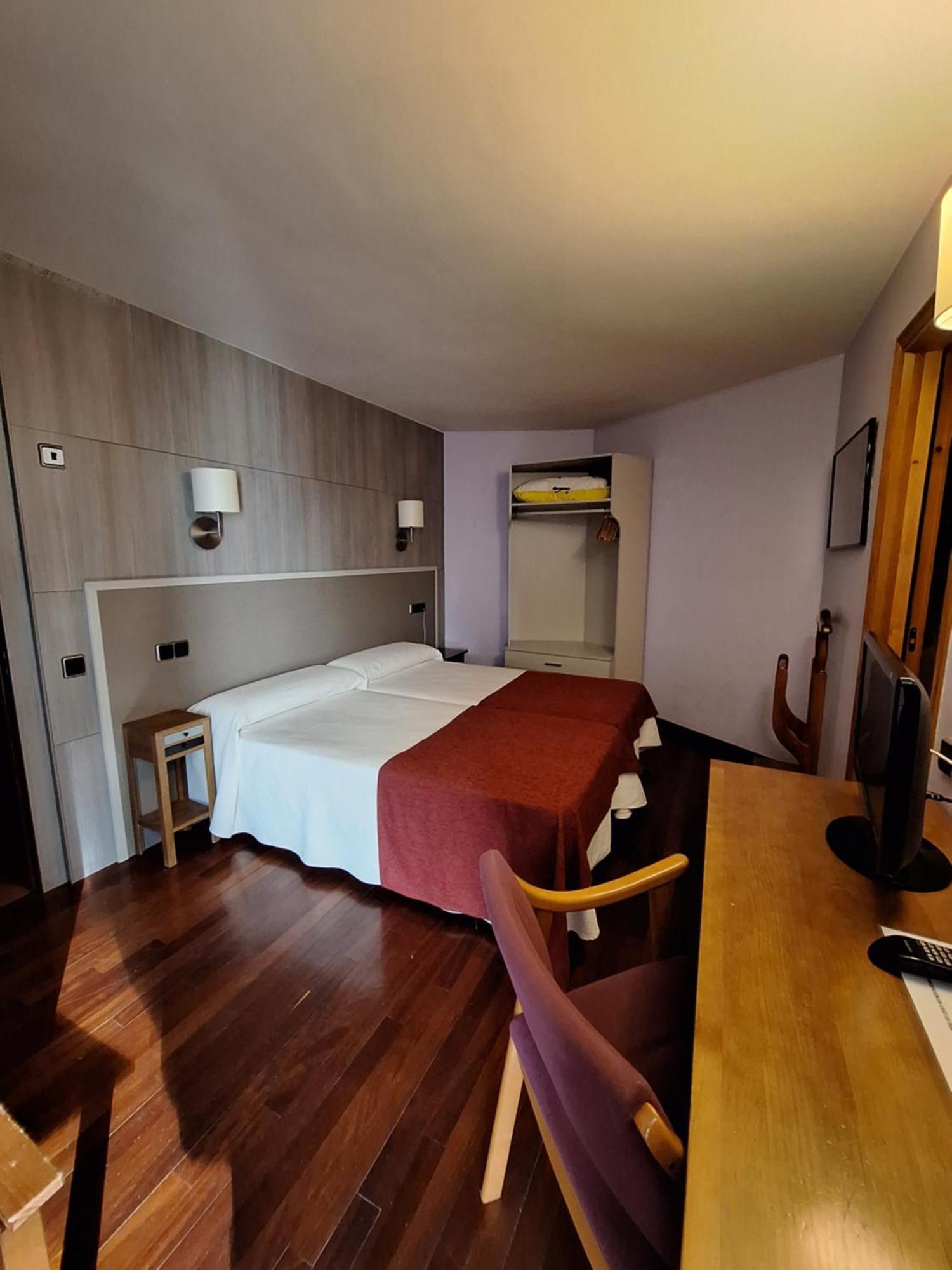 Hotel Aragueells Бенаске Экстерьер фото