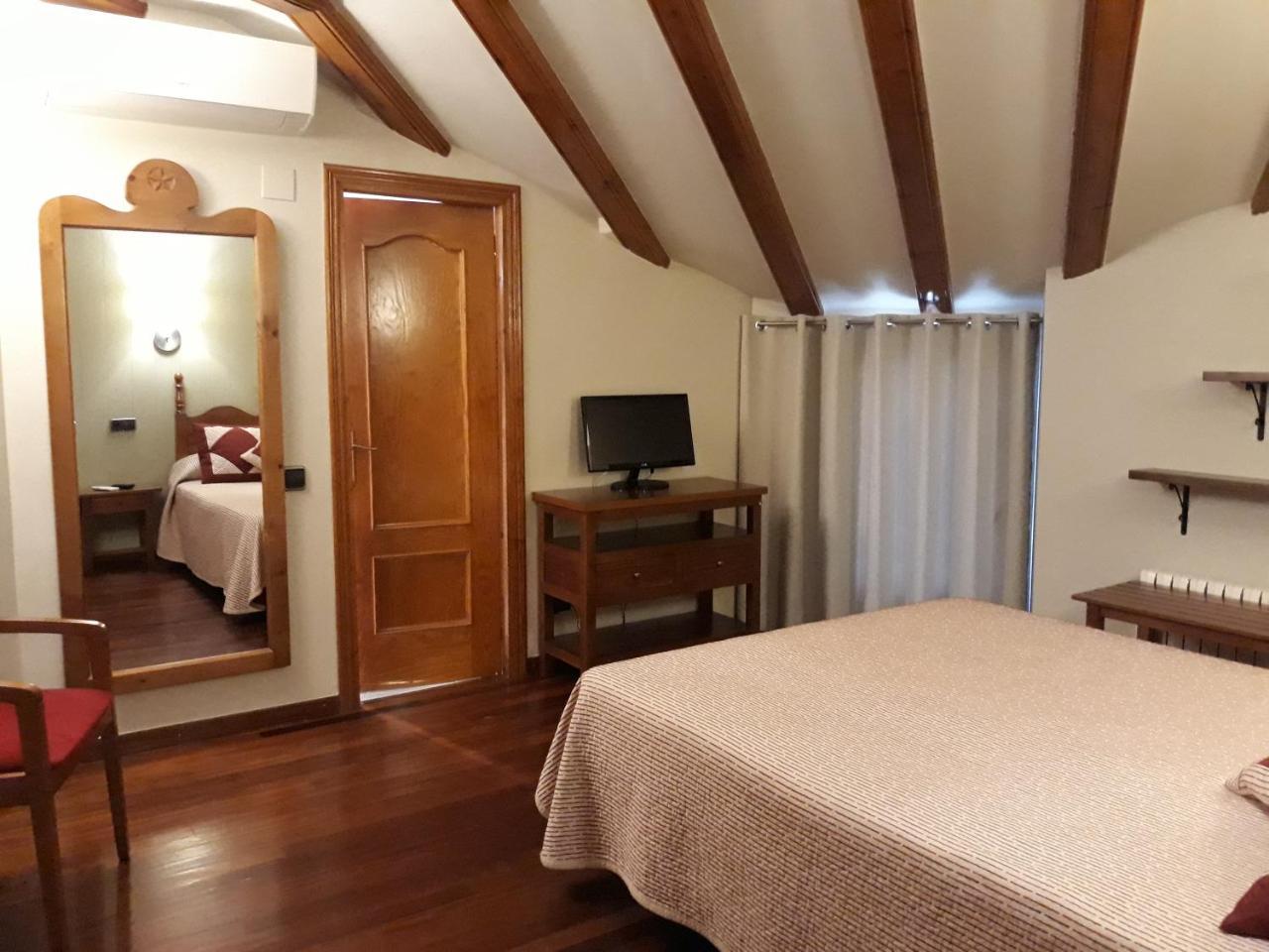 Hotel Aragueells Бенаске Экстерьер фото